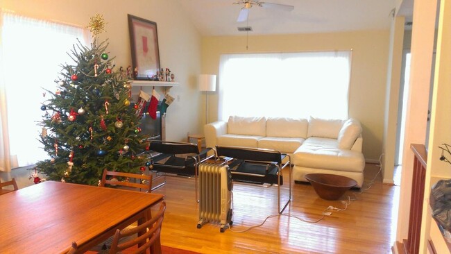 Foto del edificio - 208 Woods Edge Ct