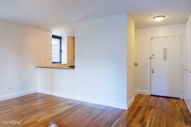 Foto del edificio - 34 W 48th St