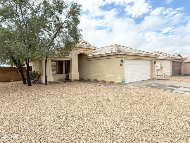 Foto del edificio - 6757 W Gardenia Ave