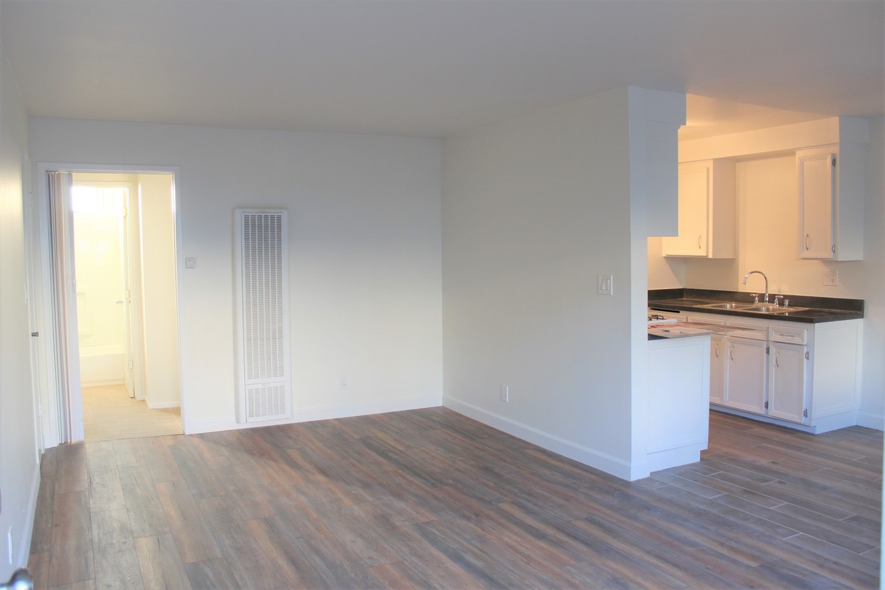 Foto principal - 2502 Manhattan Beach Blvd
