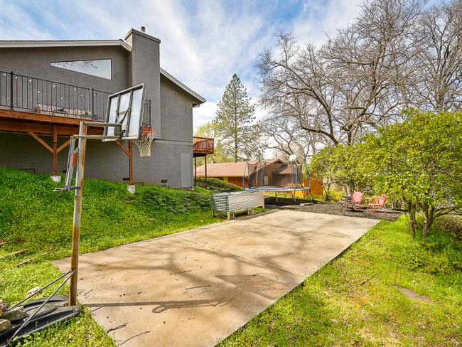 Building Photo - 23889 Oakmont Way