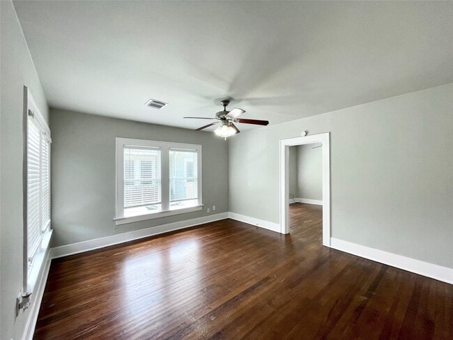 Building Photo - 4009 Oakridge St