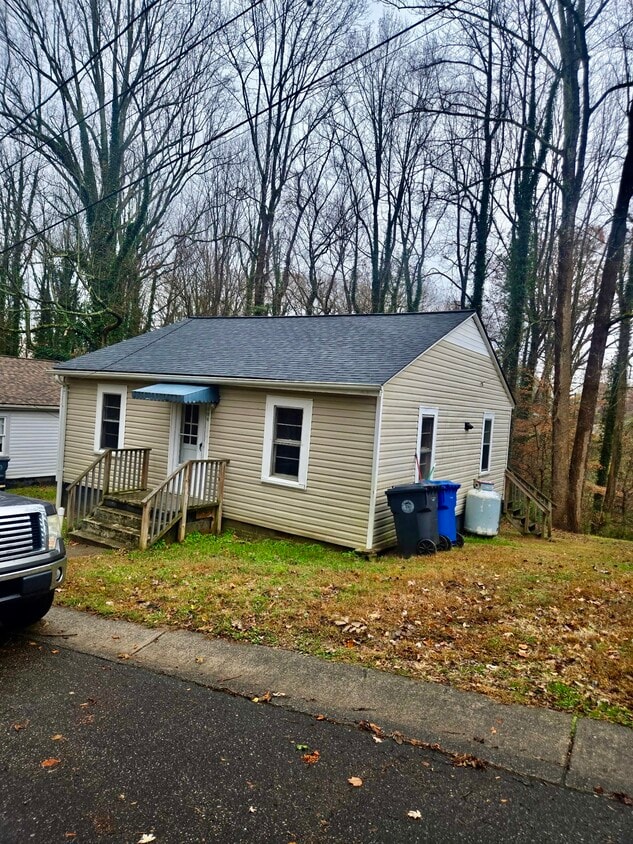 Primary Photo - 606 M St