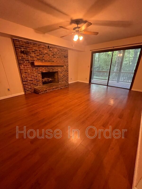 Foto del edificio - 1160 W Blue Ridge Rd
