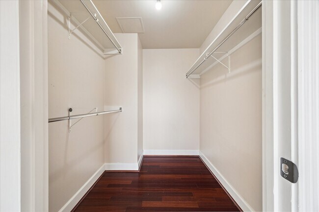 Foto del edificio - 5000 Montrose Blvd