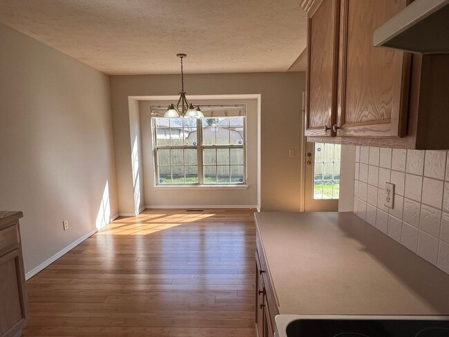 Building Photo - 3 Bed / 2 Bath in the Heart of Nixa