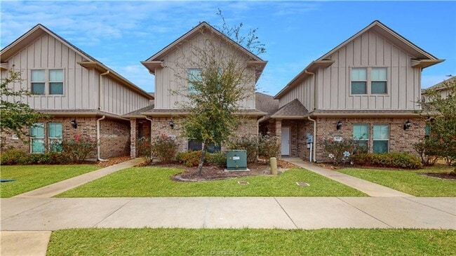 Building Photo - 4 Bed, 4 Bath University Heights Townhome for August 2026 Move In!