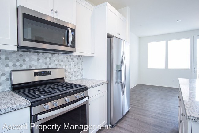 Building Photo - 2 br, 2.5 bath House - 519 Sandpiper Way