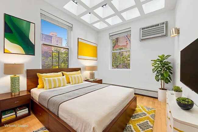 Building Photo - 11 W 89th St