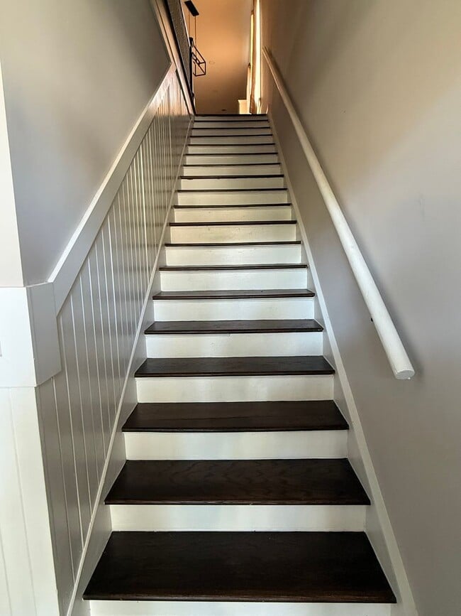 Building Photo - MOVE IN READY