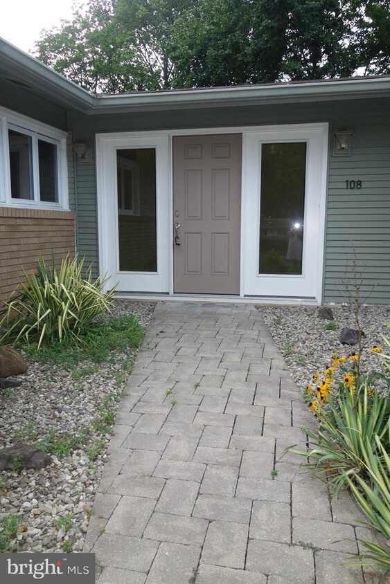 Foto principal - 108 Dempsey Ave