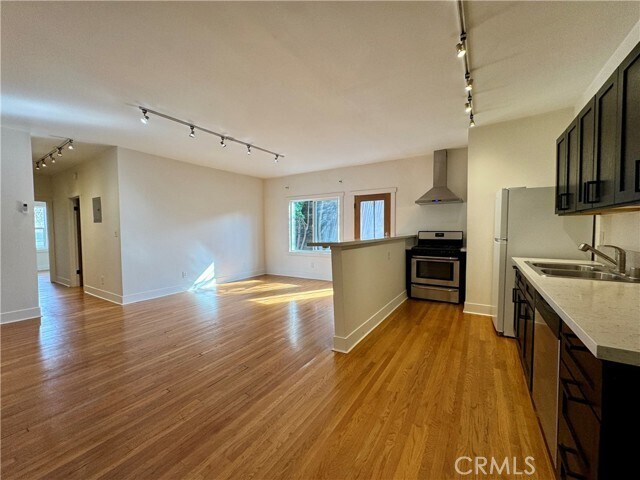 Foto del edificio - 1216 N Kenmore Ave