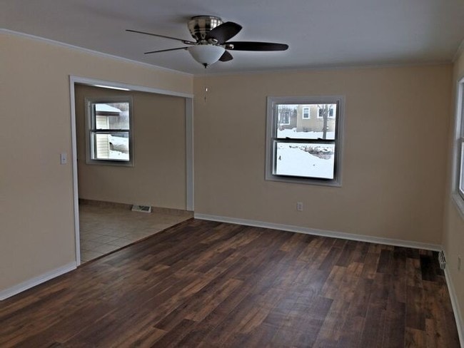 Building Photo - Completely Remodeled 3 Bedroom