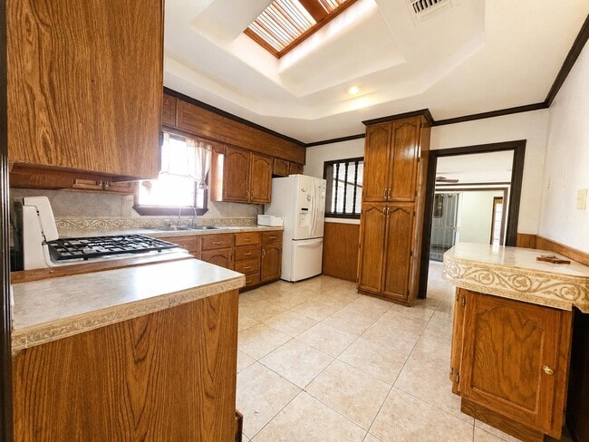 Foto del edificio - 2420 E Stewart St