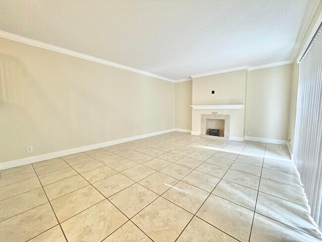 Foto del edificio - 221 Lake Arbor Dr