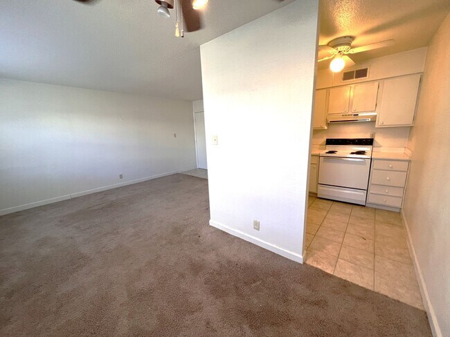 Foto del edificio - Spacious 1 Bedroom unit in Coralville, IA
