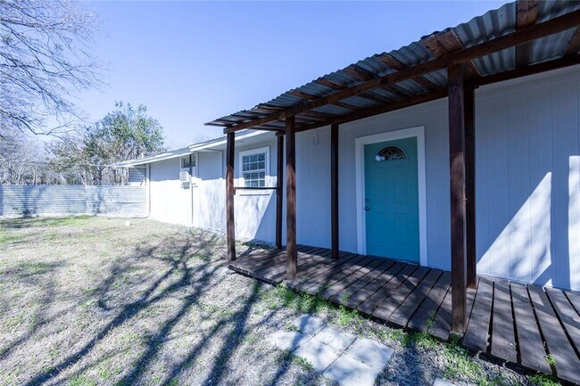 Foto del edificio - 2304 Thrasher Ln