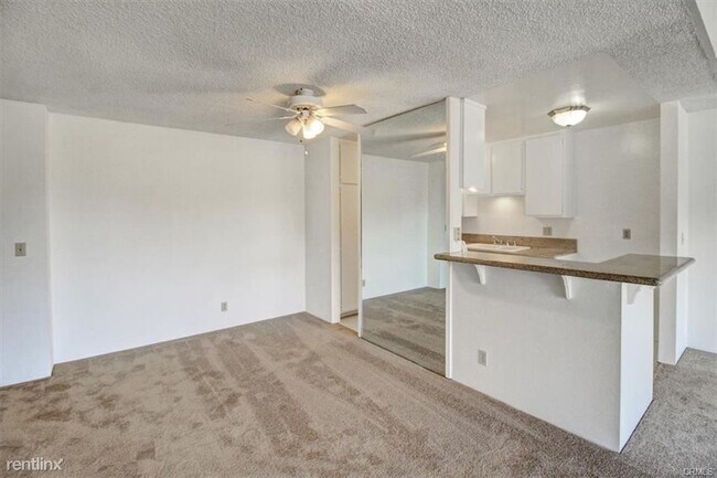 Foto del edificio - 6542 Ocean Crest Dr