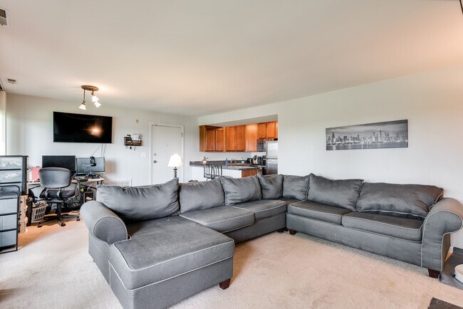 Building Photo - 5801 Oakwood Dr