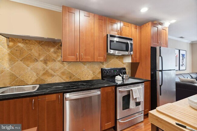 Foto del edificio - 3009 W Girard Ave