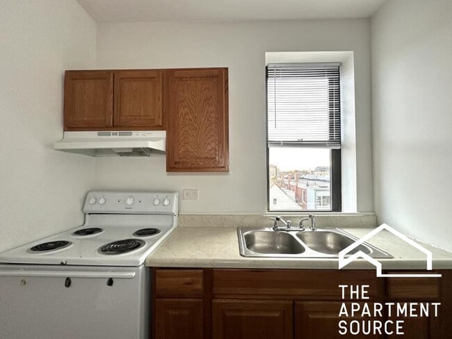 Foto del edificio - 3627 W Dickens Ave