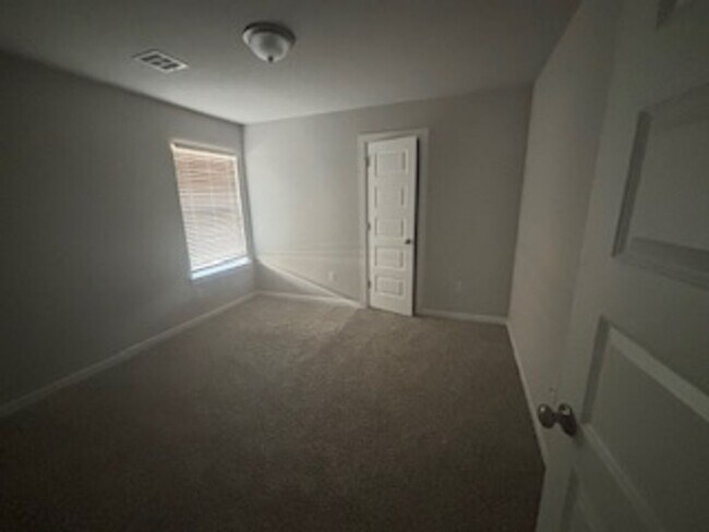 Foto del edificio - 4006 Lynford Ln
