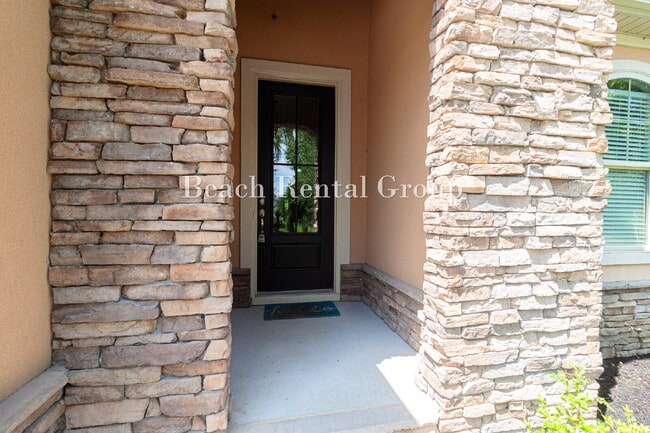 Building Photo - Fully Furnished Corner Lot with Screened Patio