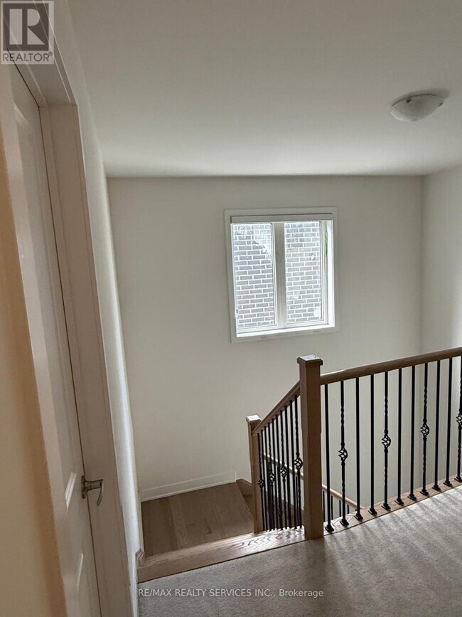 Building Photo - 225 Flavelle Wy