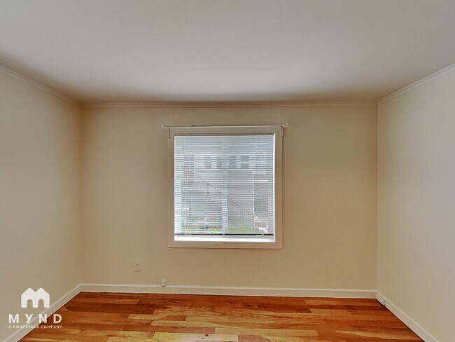 Foto del edificio - 2118 Roosevelt Ave