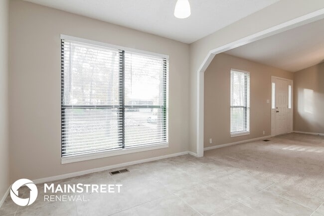 Building Photo - 31830 Somerset Ct