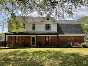 Building Photo - 329 Oakleigh Dr