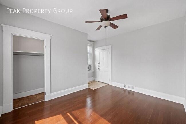 Foto del edificio - 2549 University Ct