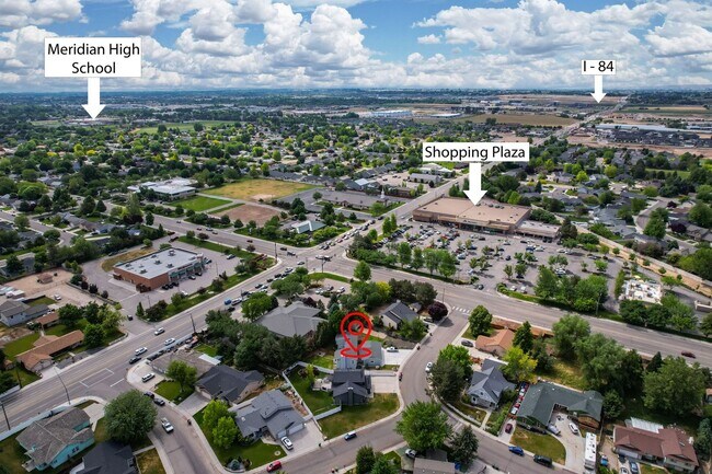 Building Photo - 2bd/2ba Townhome in GREAT Location w/RV Pa...