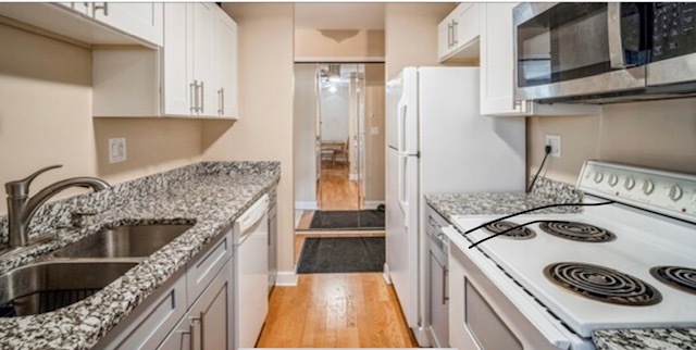 Building Photo - 1806 Hemlock Pl