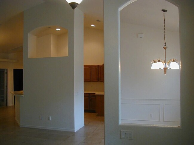 Building Photo - 2562 Sahara Ln