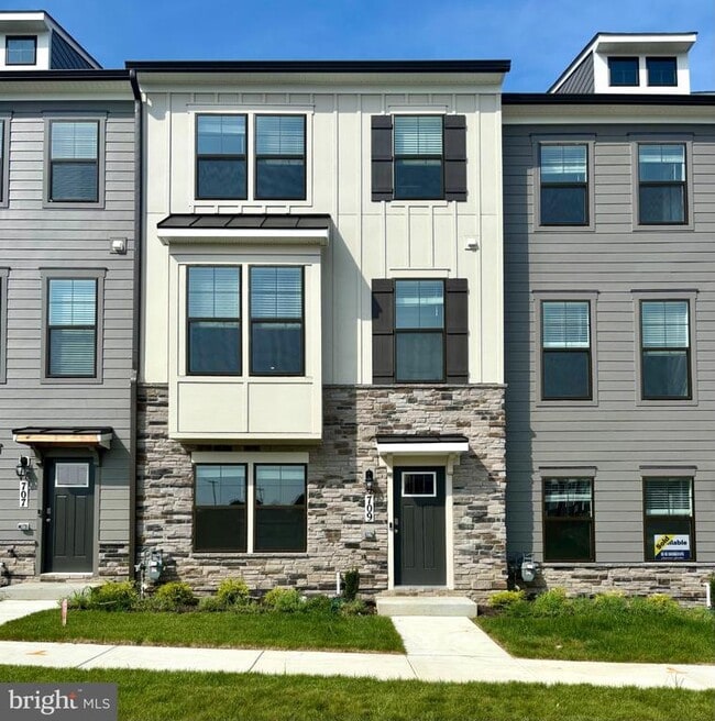 Building Photo - 709 Compass Wy