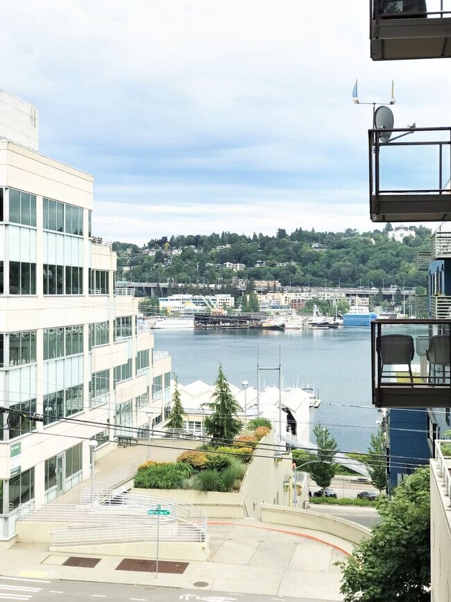 Building Photo - 1Bd/1Ba Seattle Condo