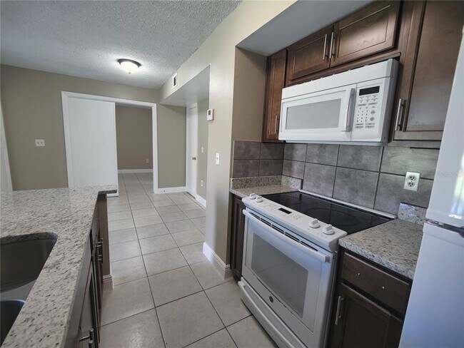 Foto del edificio - 445 Fountainhead Cir