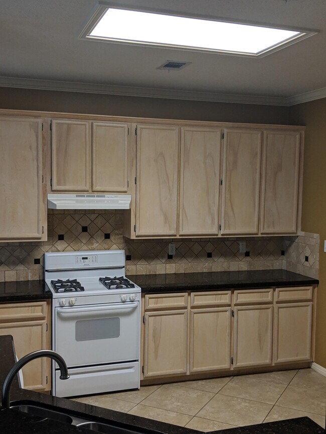 Foto del edificio - 8005 Blue Bonnet St