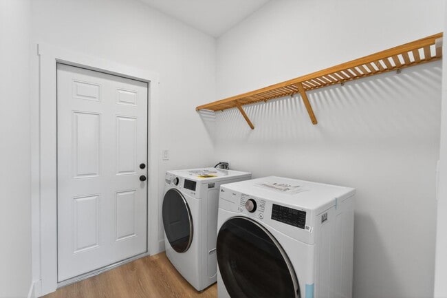 Foto del edificio - 14115 Ingraham Blvd