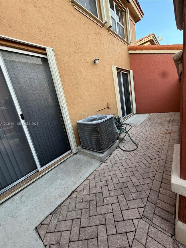 Foto del edificio - 6202 NW 115th Pl
