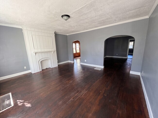 Foto del edificio - 442 E 8th St