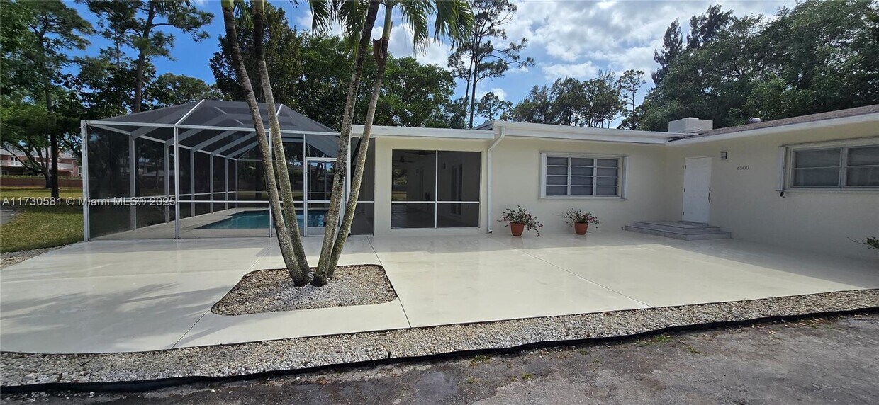 Primary Photo - 6500 SW 82nd Ave