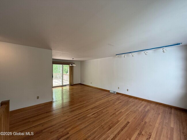 Foto del edificio - 1565 Crescent Rd