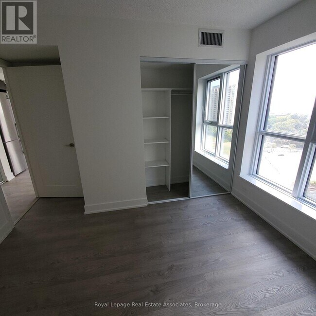 Photo du bâtiment - 9 Mabelle Ave