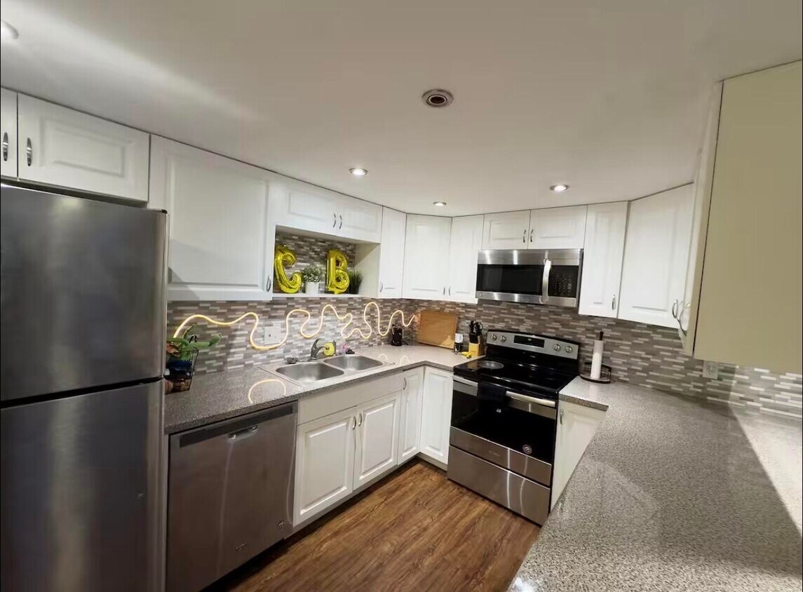 Primary Photo - 108 Lacosta Ln