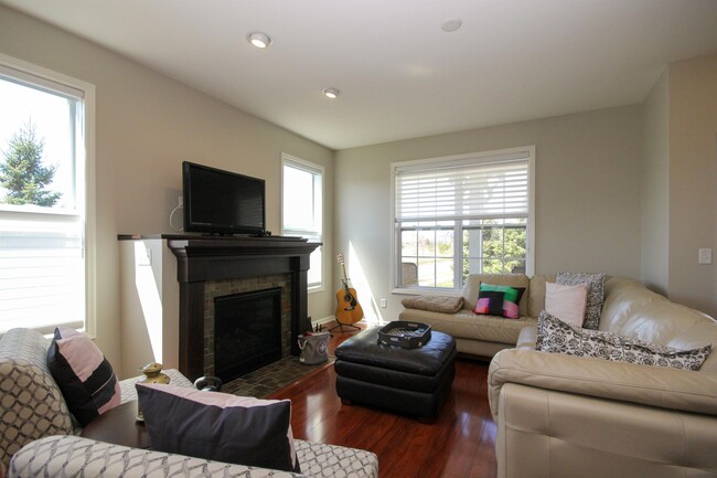 Building Photo - 11419 Beechwood Ln