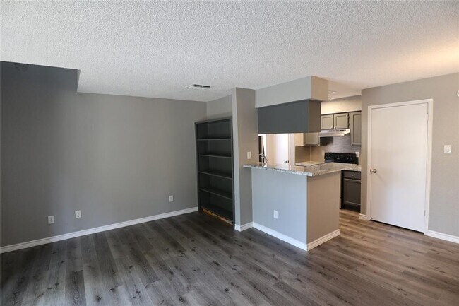 Building Photo - 1515 Sandy Springs Rd