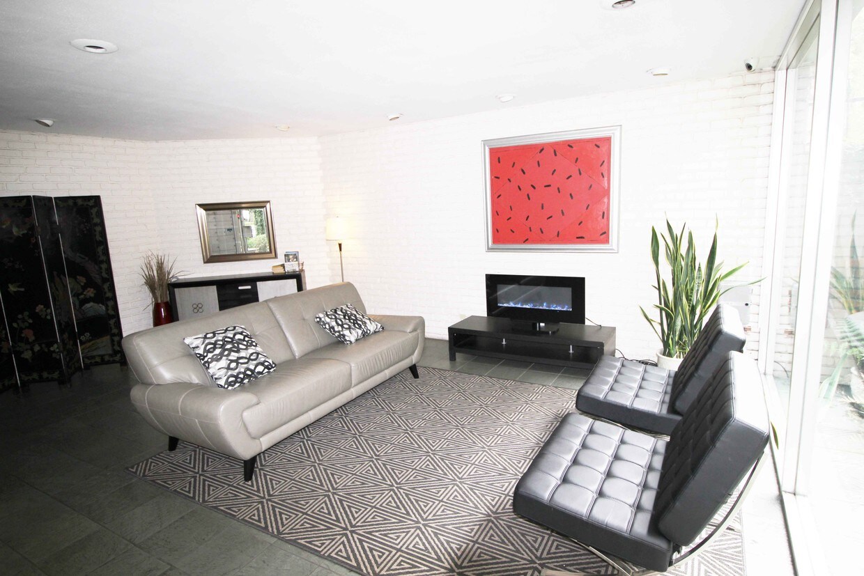 Primary Photo - 2511 St Charles Ave