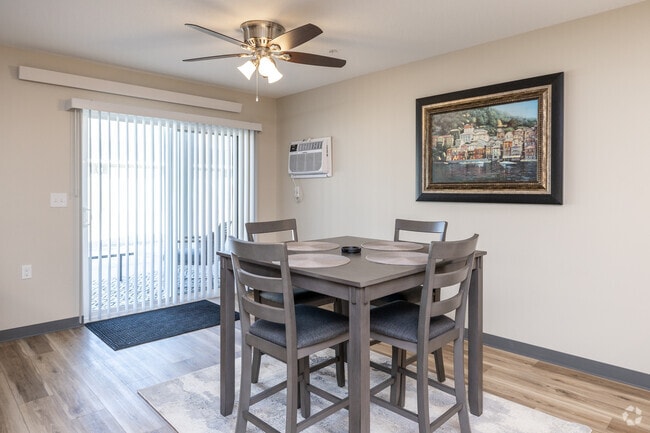 1BR, 1BA - 900SF - Dining Room - Dundas Apartments